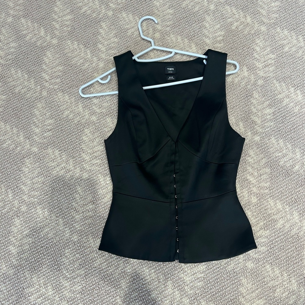 Aritzia Black Top